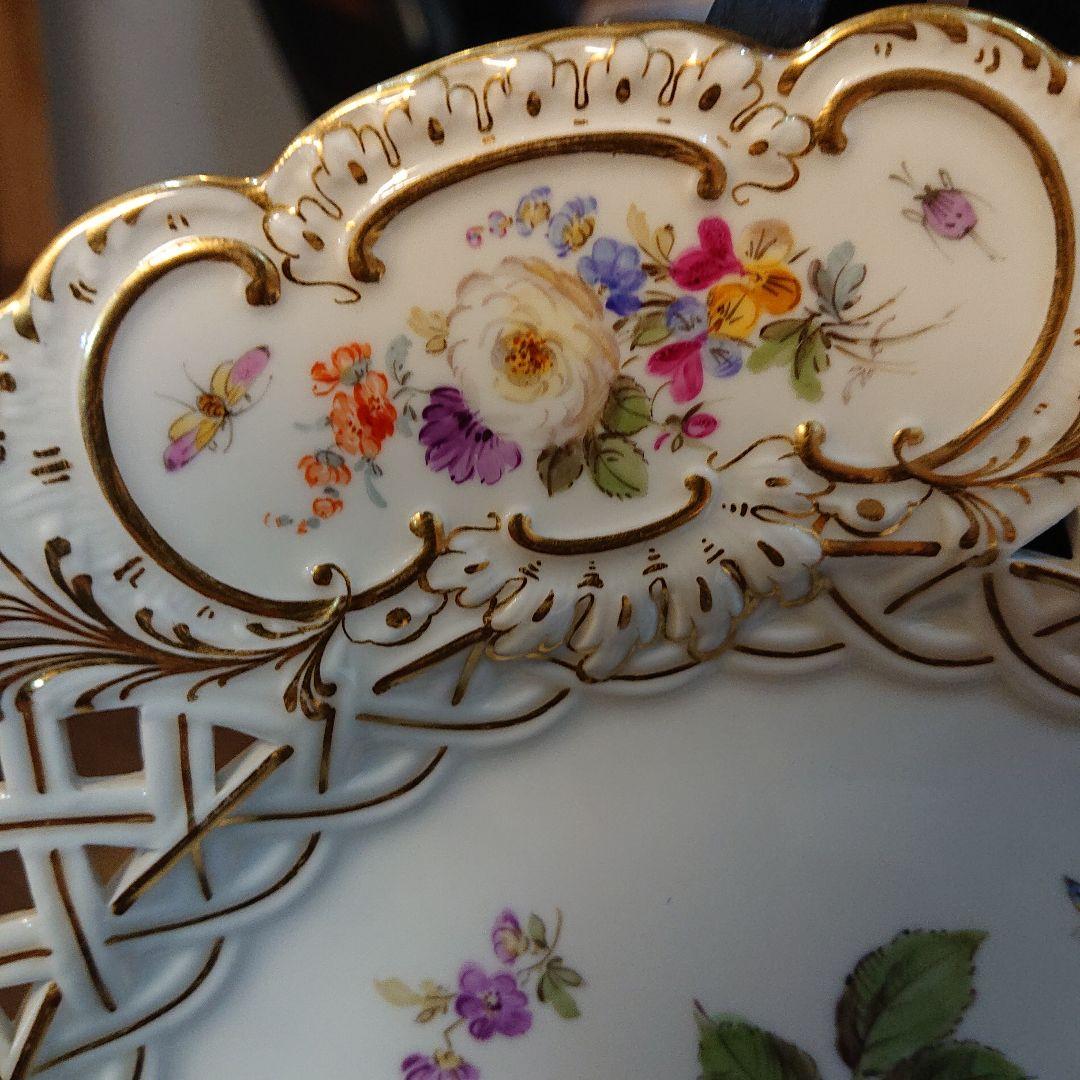 マイセン24㎝花束と昆虫の手描きが美しい金彩透かし皿・アンテイク・ボタン双剣