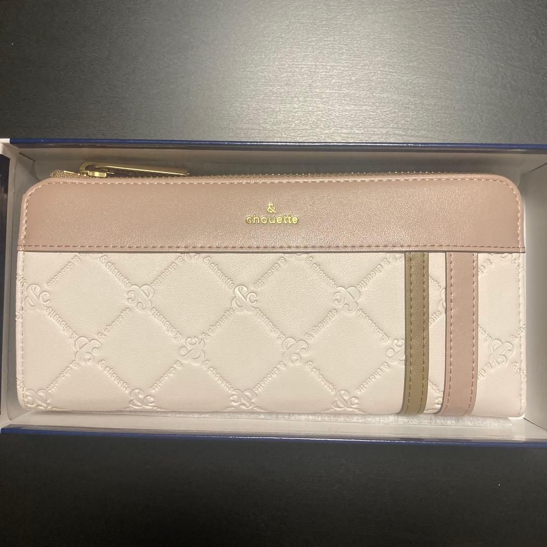 &chouetteアンドシュエット 型押しモノグラムラウンド長財布 オフホワイト
