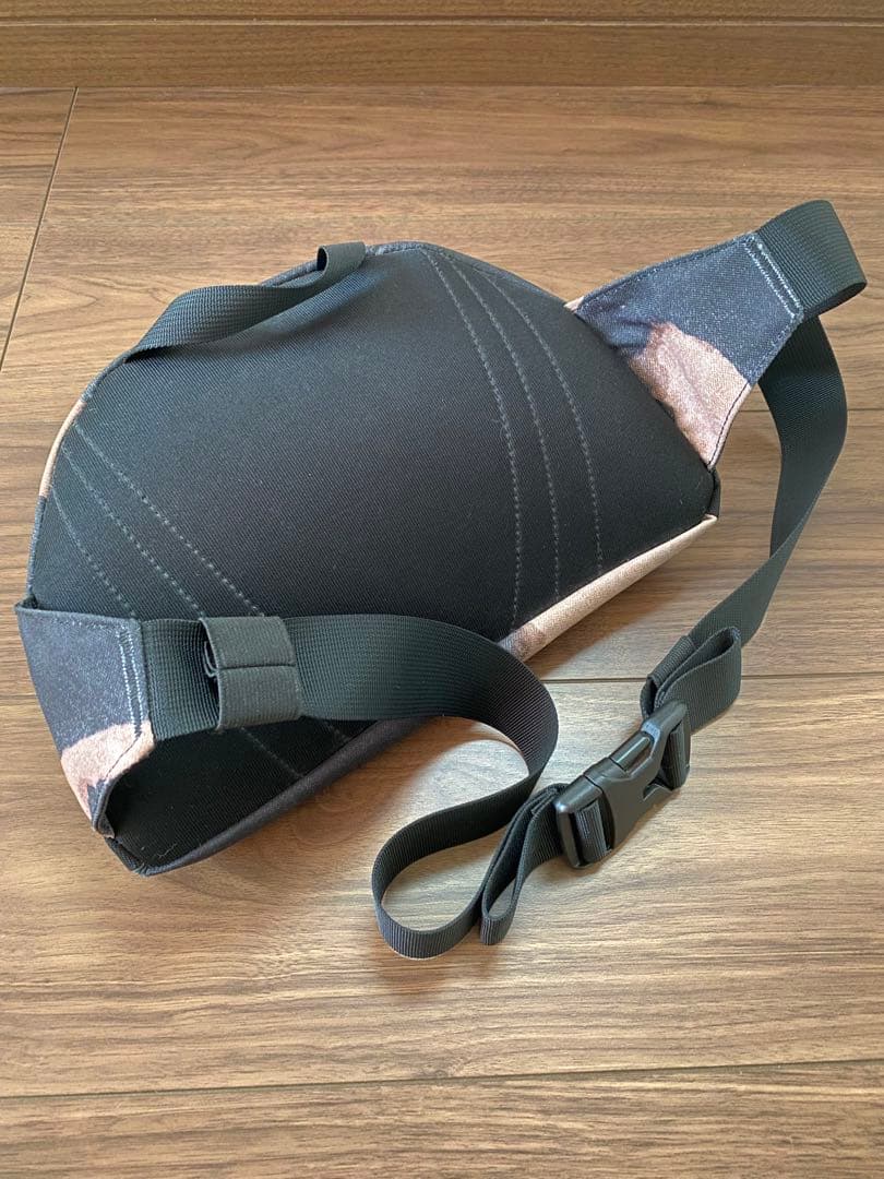 バッグ Supreme / The North Face Roo II \"Black\"