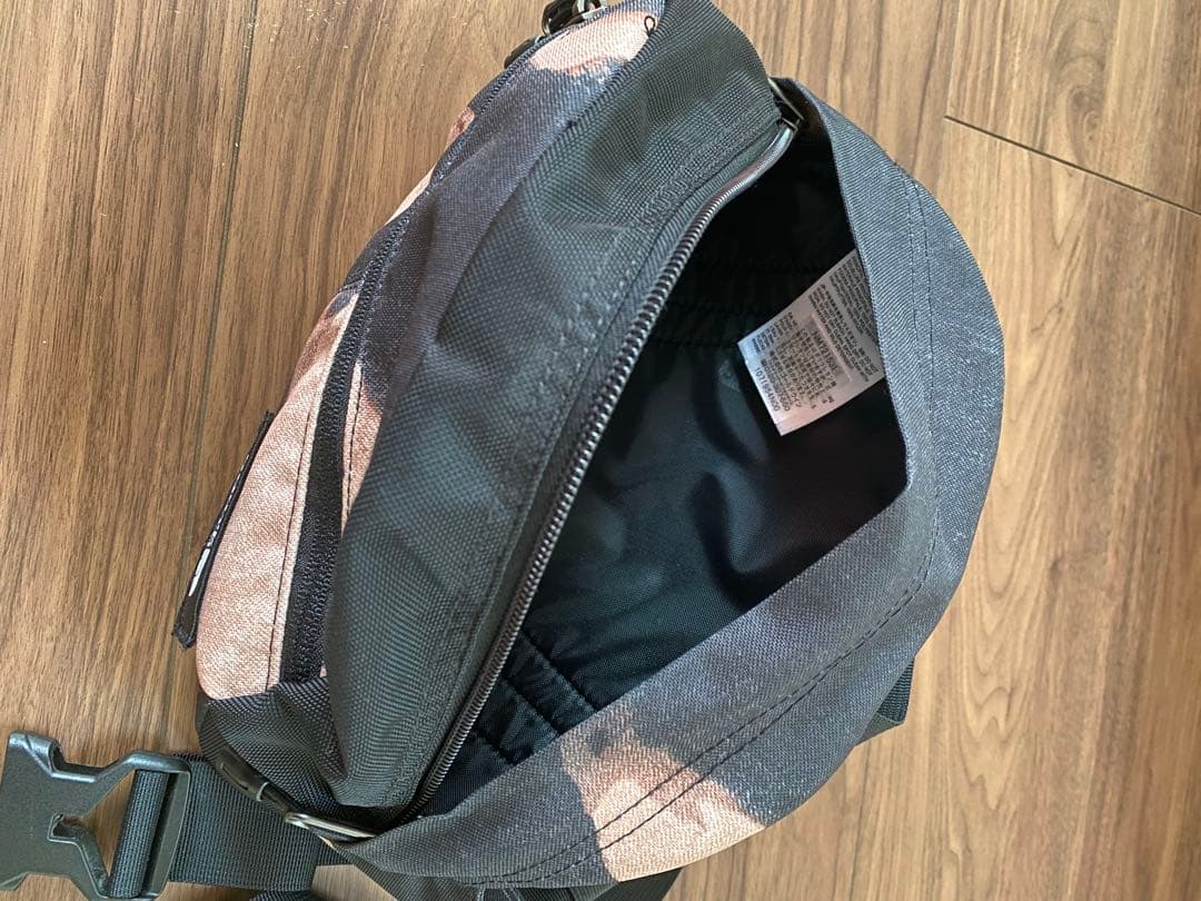 バッグ Supreme / The North Face Roo II \"Black\"