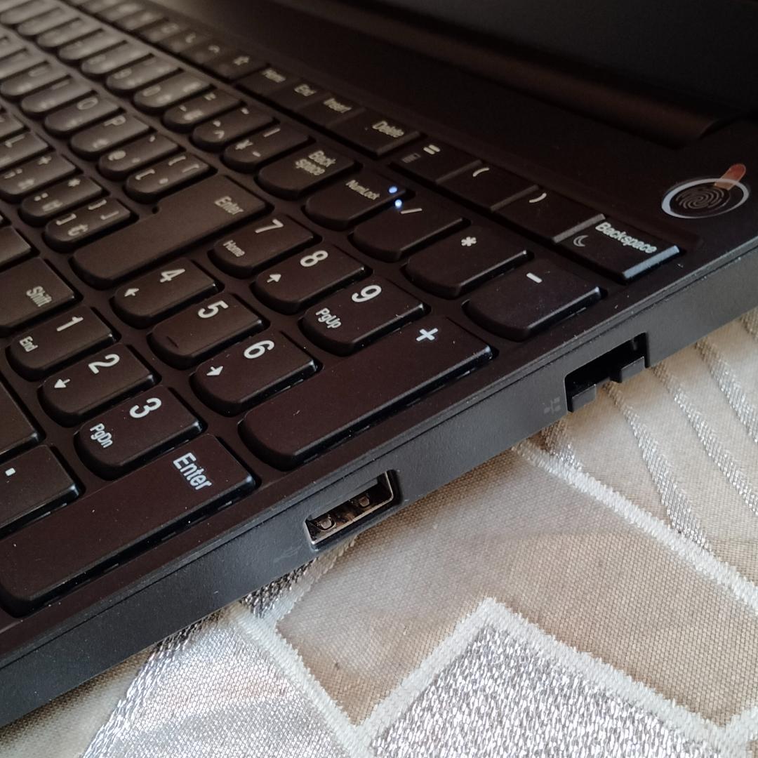 15インチ E15 11世代 i7 1165G7 256G FHD Lenovo