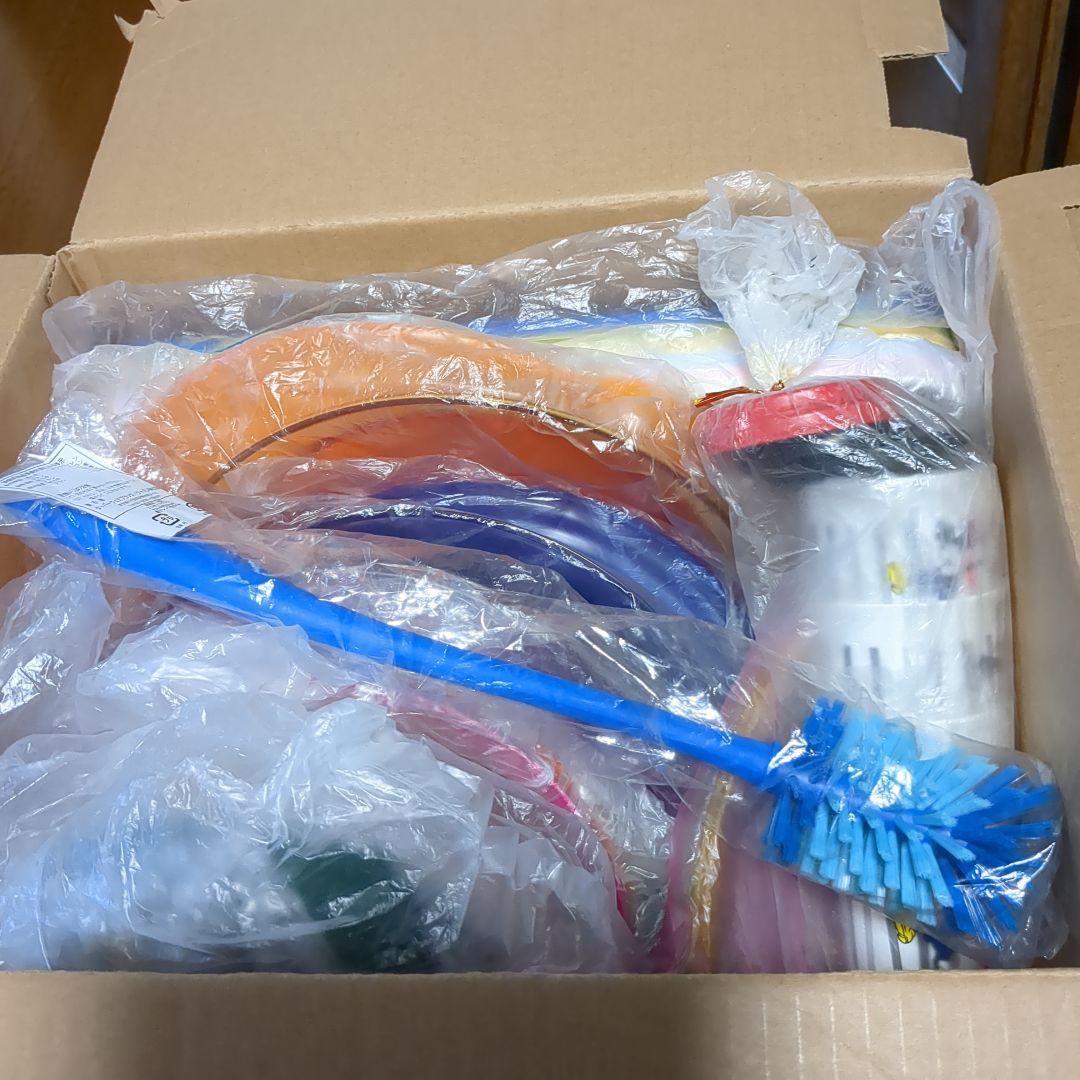 （140）タッパウェアお皿＆ボウル中心　ボトルブラシおまけつき　未使用　説明必読