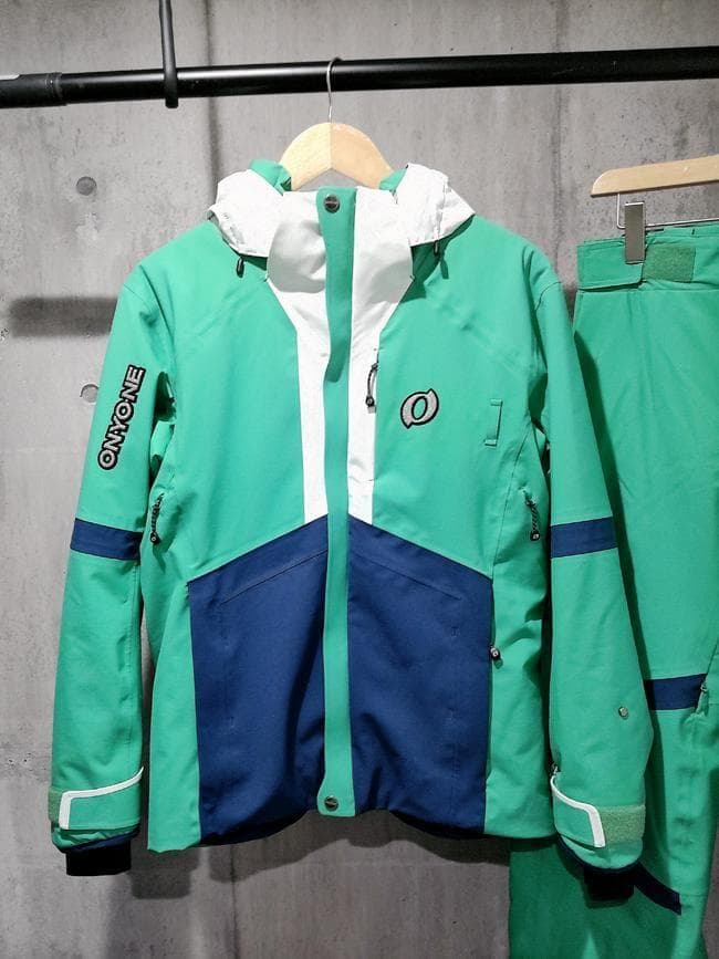 美品 オンヨネ Hyglater 4wayストレッチ スキーウエア 上下セット