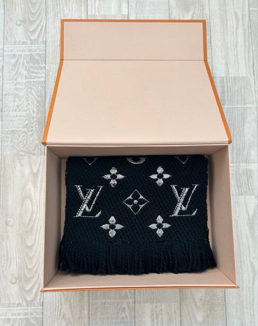 LOUIS VUITTON ブラック マフラー