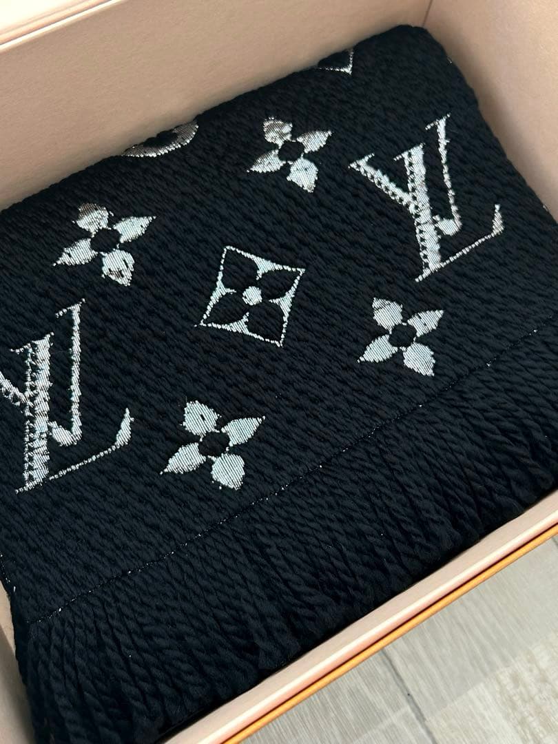LOUIS VUITTON ブラック マフラー