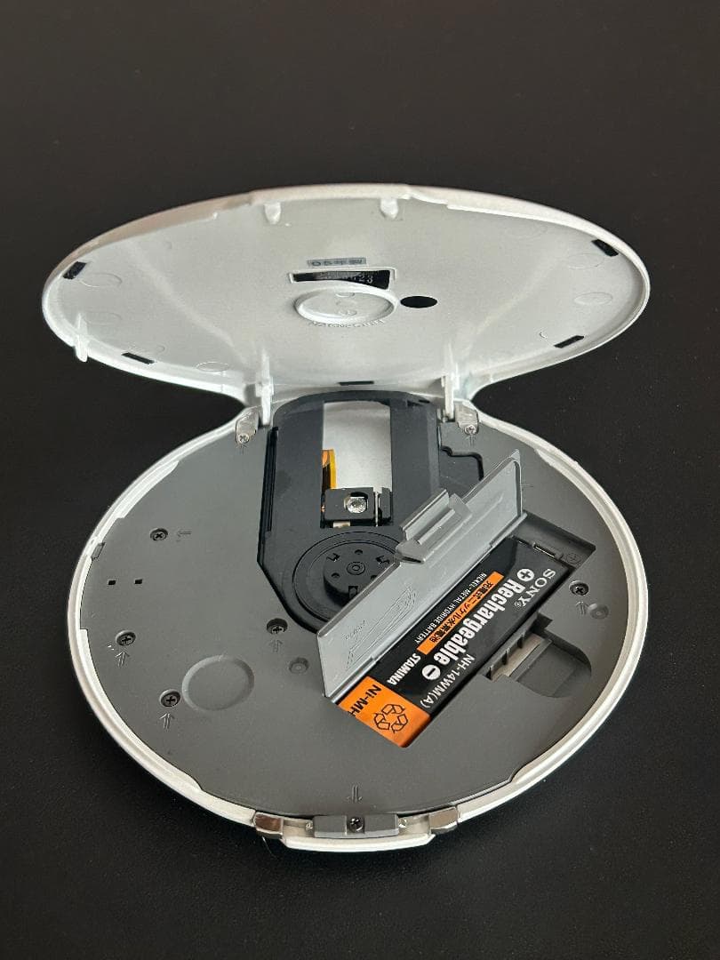 SONY D-NE20 ポータブルCDプレーヤー（ジャンク）