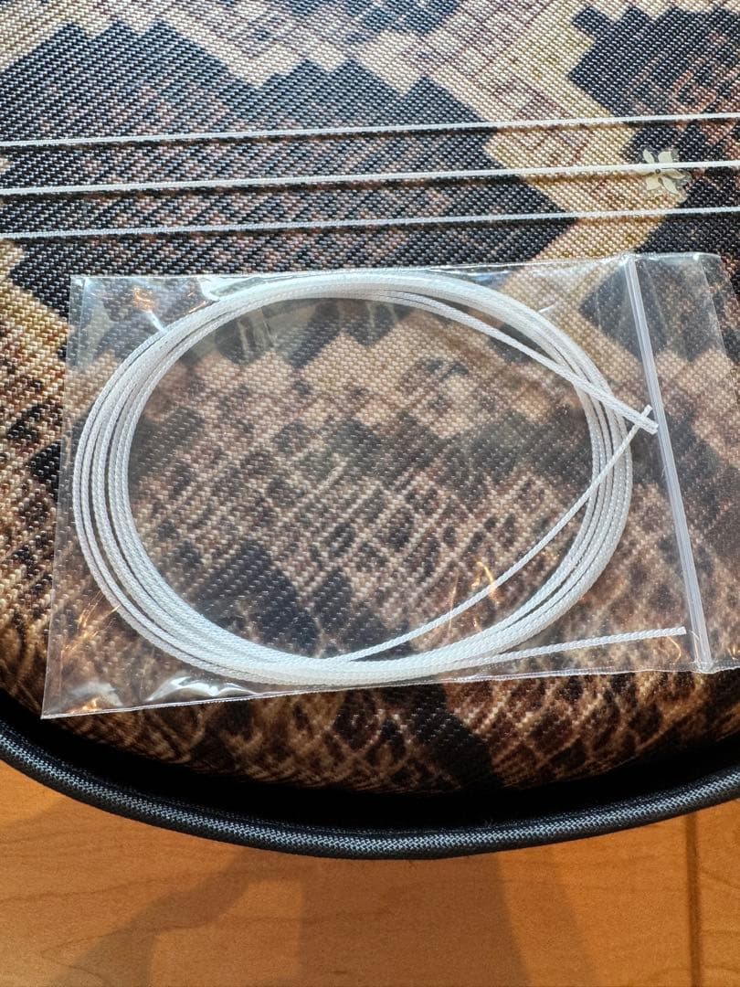 ヘビ柄三線 本体 専用ケース付き