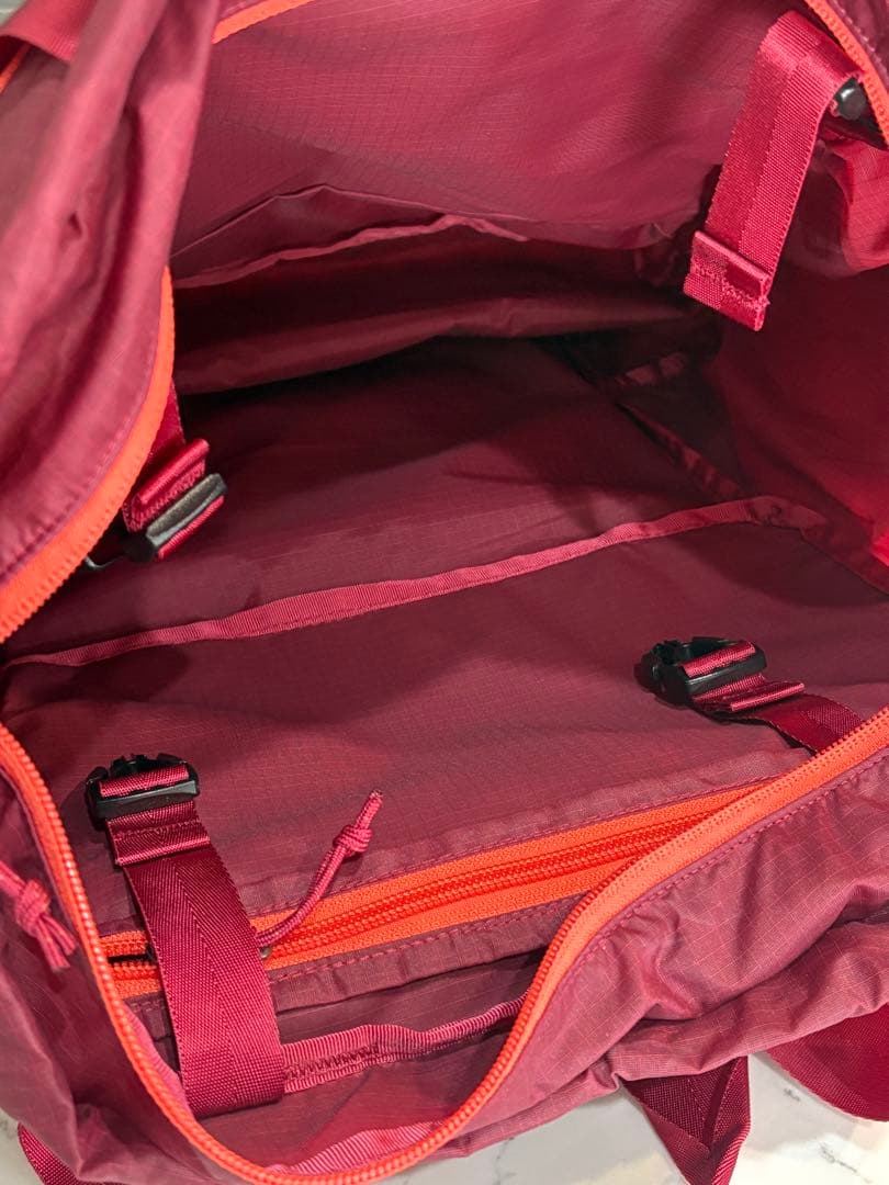 パタゴニア　ウルトラライトブラックホール　トートパック　レッド