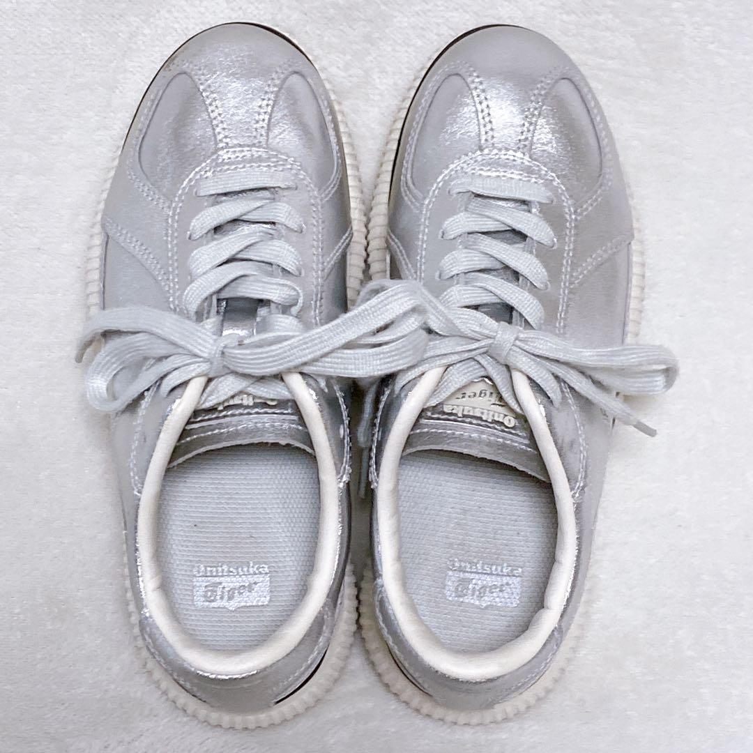 オニツカタイガー　デレシティ　23.5cm　シルバー／ホワイト　厚底スニーカー