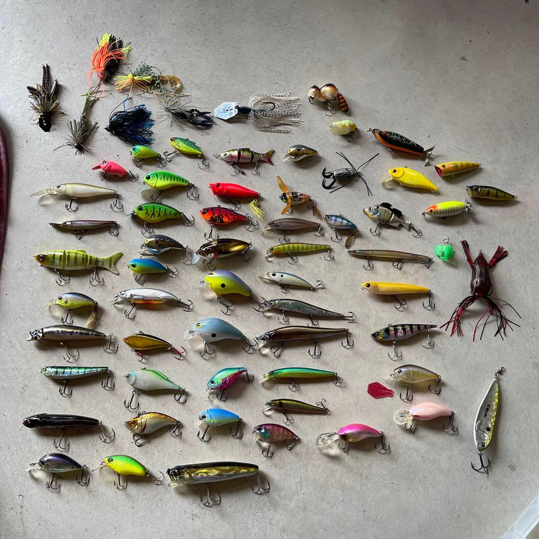 まとめ売り バス釣りルアー、ワーム、フック、シンカー、ケースなど小物大量セット