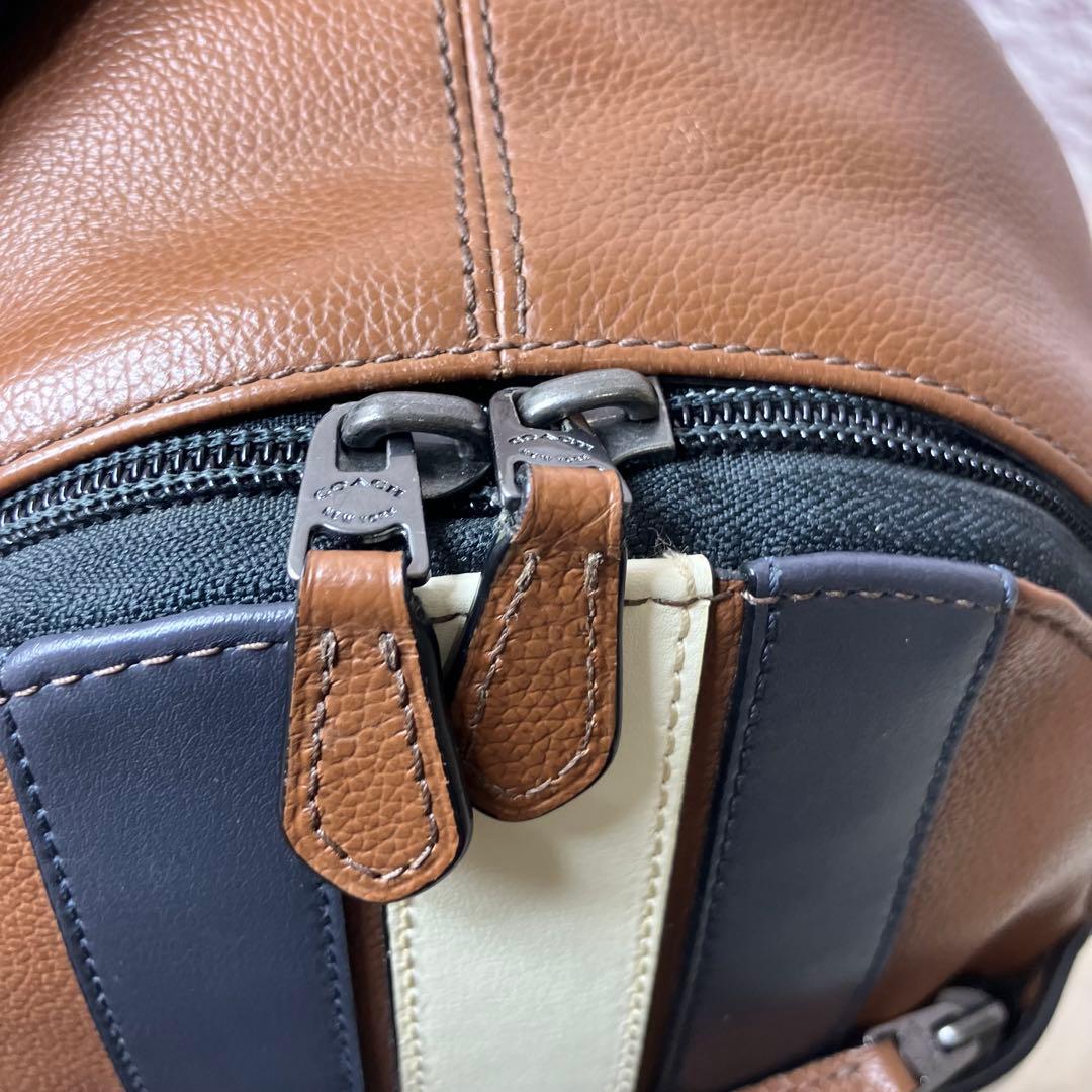 極美品✨コーチ 本革 レザー ストライプ チャーム付き ボディバッグ 斜め掛け