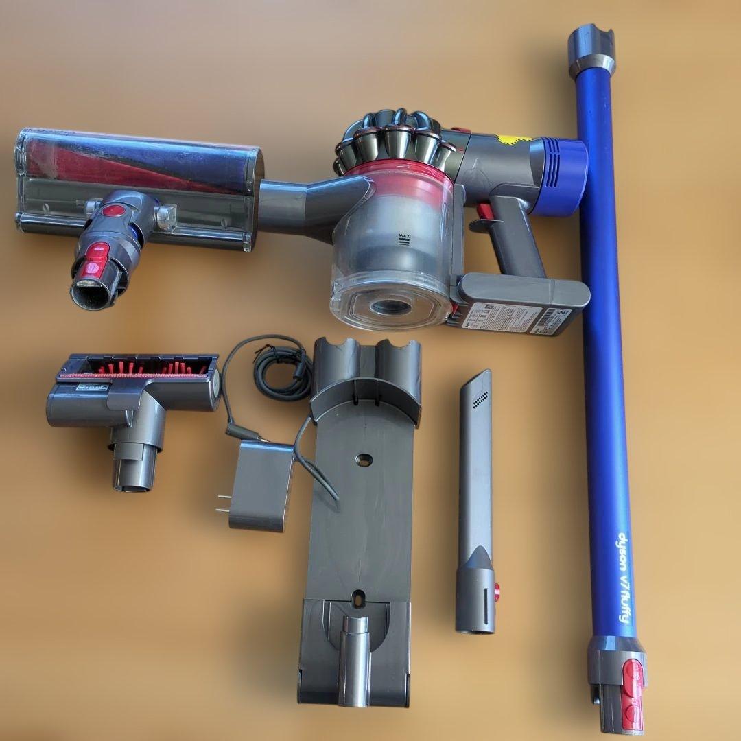 美品Dyson コードレス掃除機 スティック＆ハンディV7 SV11