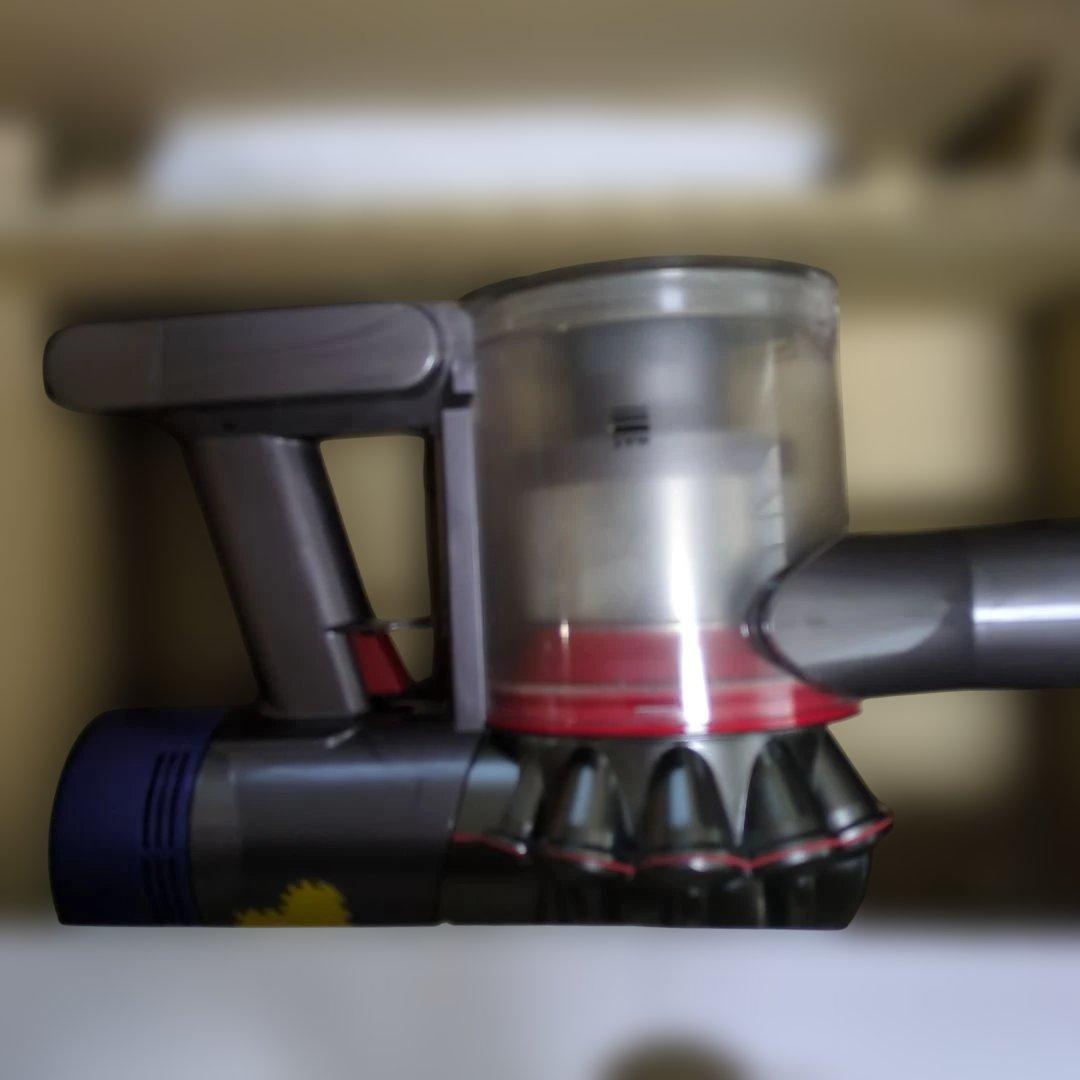 美品Dyson コードレス掃除機 スティック＆ハンディV7 SV11