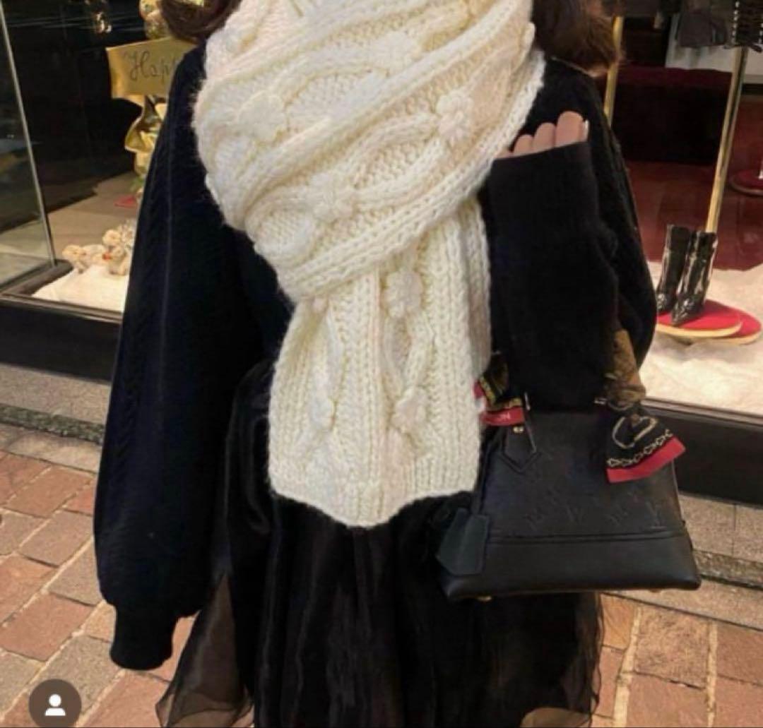 bibiy ビビィ フラワーポンポンマフラー 白マフラー - メルカリ