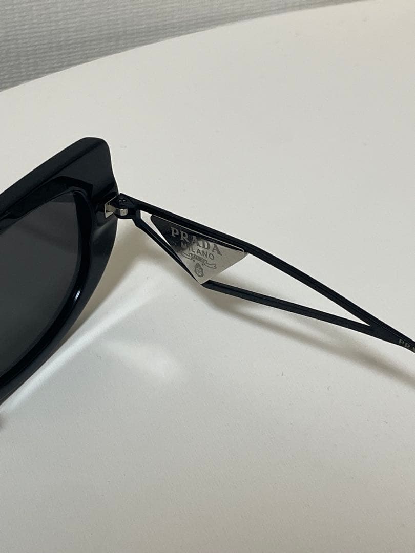 PRADA SPR14Y サングラス 三角ロゴ