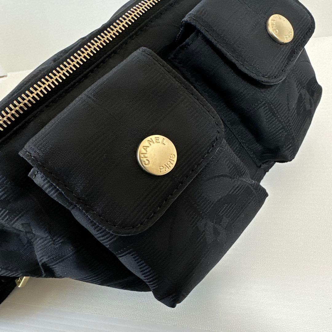 USEDシャネル ニュートラベルライン ボディバッグ ブラック ゴールド