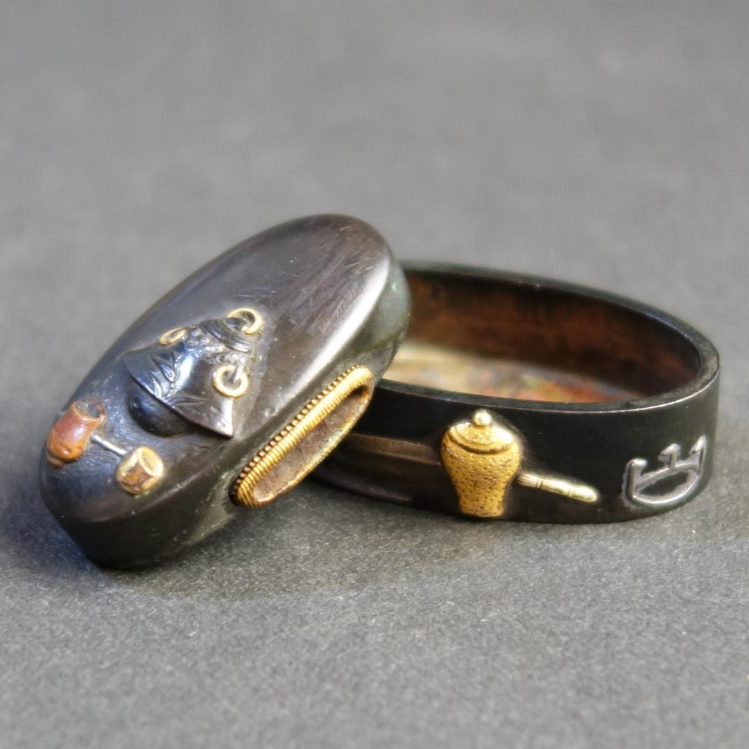 在銘 赤城軒元孚 茶道具図縁頭 赤銅磨地 金銀銅色絵】 (箱・布団付き