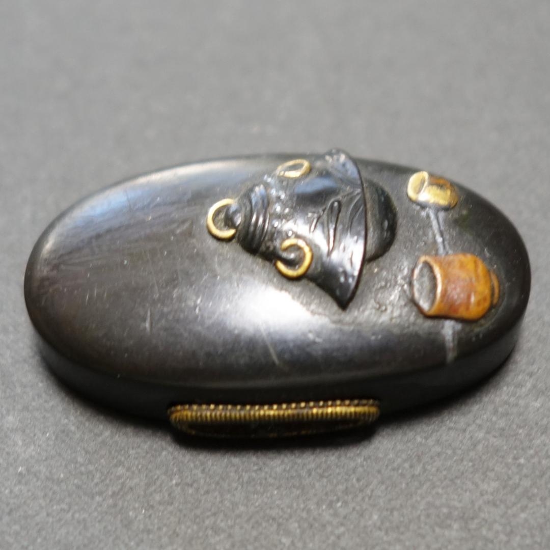 在銘 赤城軒元孚 茶道具図縁頭 赤銅磨地 金銀銅色絵】 (箱・布団付き