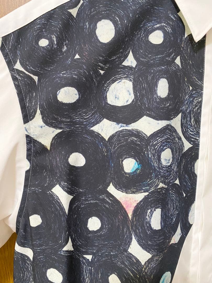 美品HERALBONY ヘラルボニーデザインシャツ（ショルダー切替) 無題（丸）