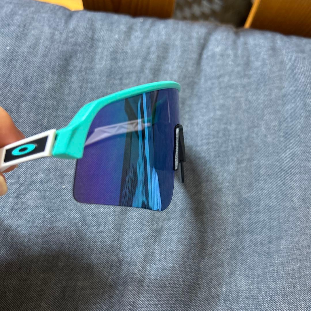 オークリーサングラスSutro Lite のエメラルド色
