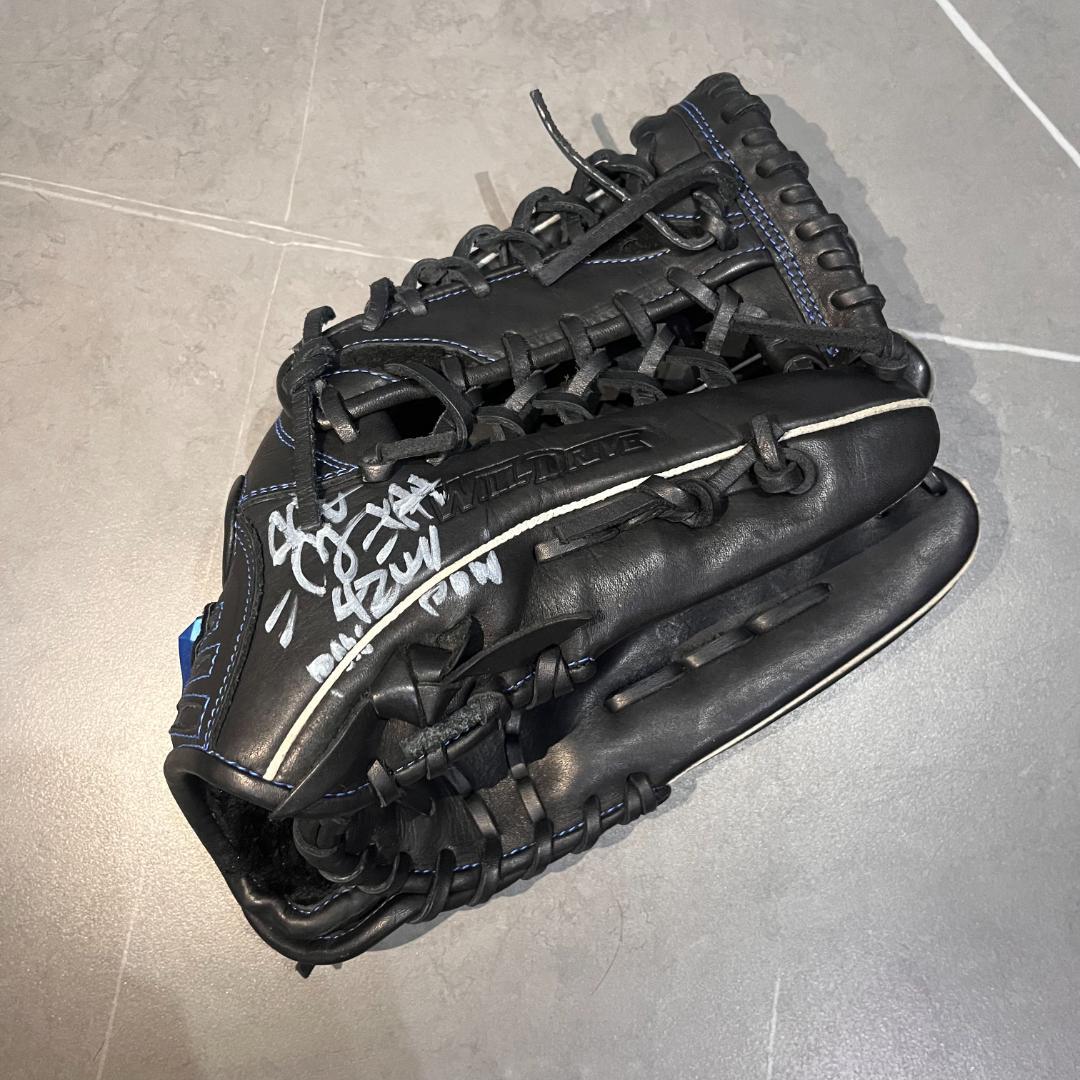 つ*い様 MY グローブ サイン入り【撮影で使用】 - メルカリ