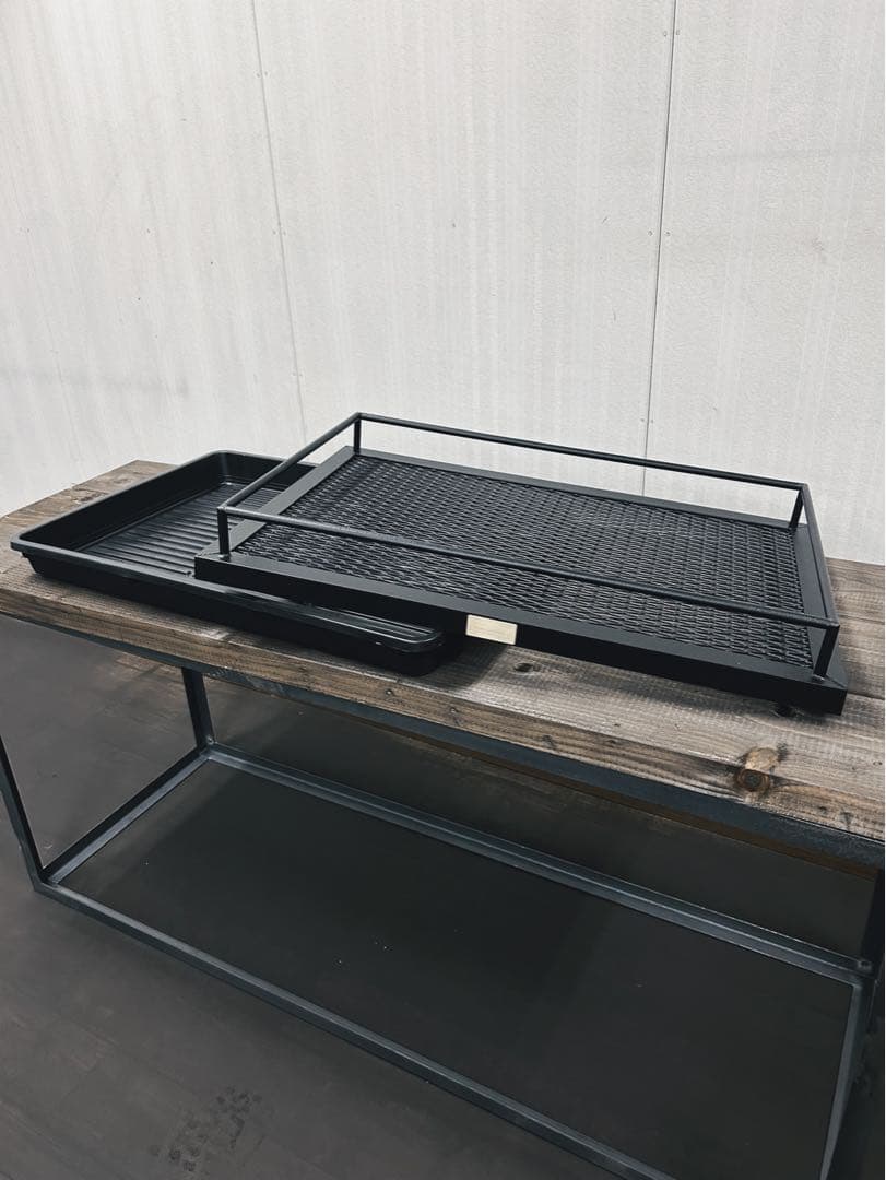 ☆送料込み☆水受けトレー付アイアン天板　即購入OK 植物棚　植物育成　アガベ