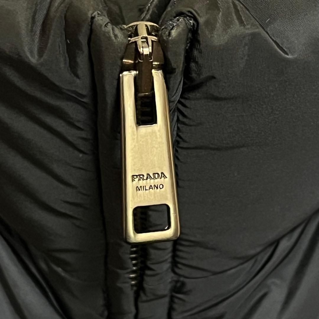 最高級　PRADA 三角ロゴ　ダウンジャケット　ネイビー　L SGY091