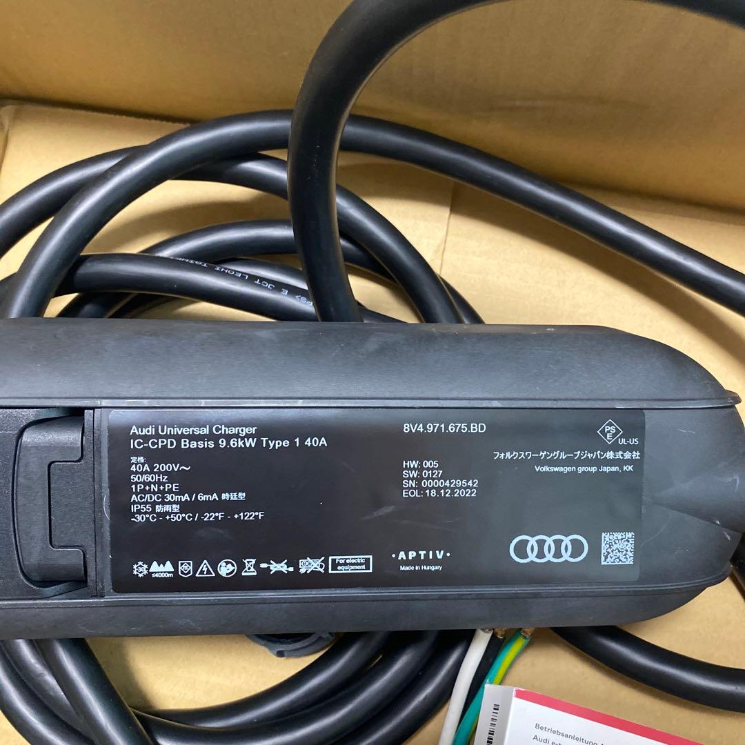 AUDI アウディ e-tron 充電ケーブル8KW普通充電器