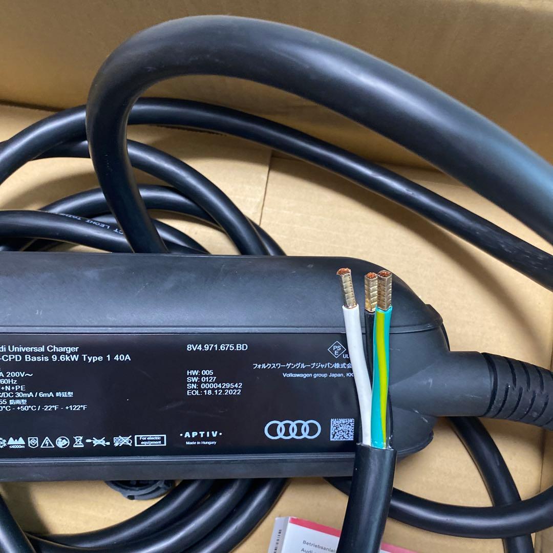 AUDI アウディ e-tron 充電ケーブル8KW普通充電器