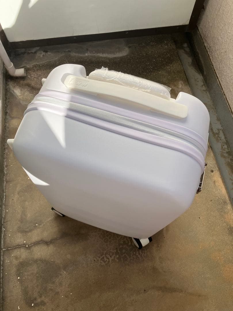 ⭐︎値下げ中【新品】AWWホワイトキャリーケース 2〜3泊用