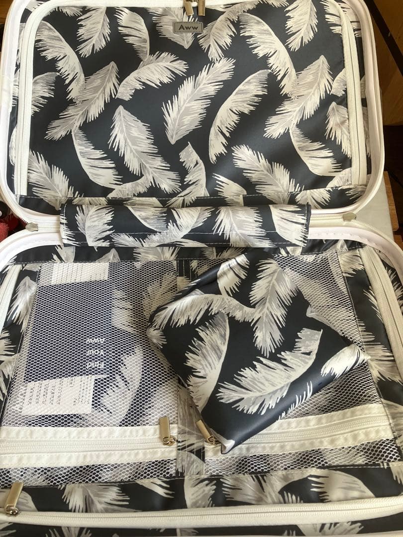 ⭐︎値下げ中【新品】AWWホワイトキャリーケース 2〜3泊用