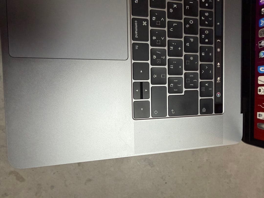 MacBook Pro 15インチ 2018 / 16GB / 256GB