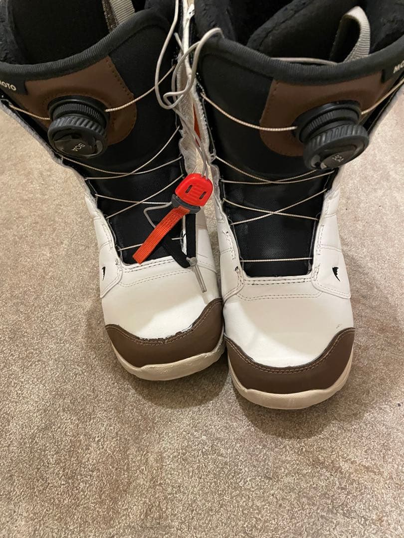 MOTO スノーボードブーツ BOAシステム ホワイト/ブラウン