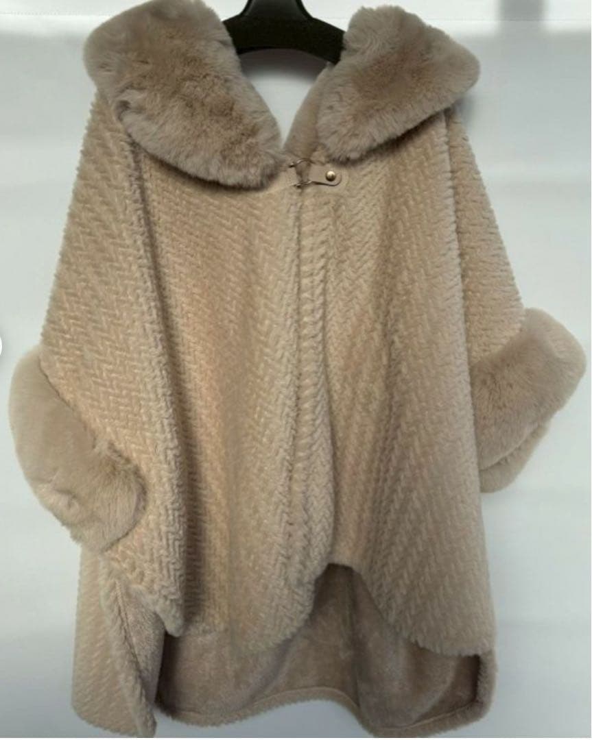 ISHIKAWA-LABO（イシカワラボ）ファー付きポンチョ 【タグ付き