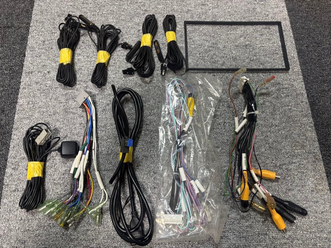 地図23年版Panasonic ストラーダ　CN-RE04D