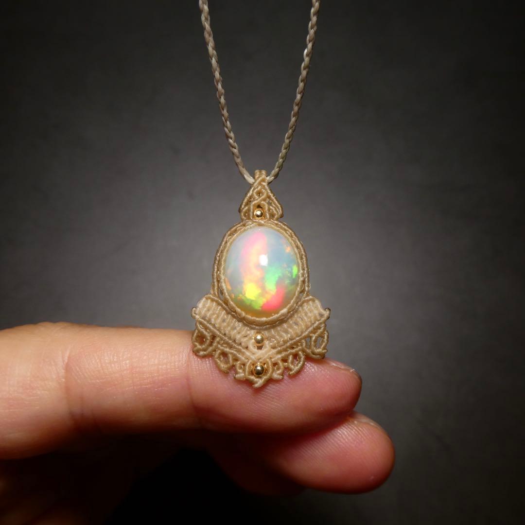 宝石質オパールのマクラメネックレス