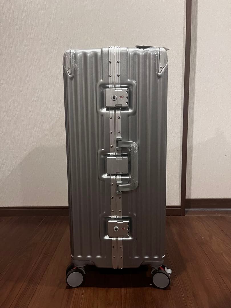 新品未使用！シルバーアルミニウムキャリーケース 100L TSAロック搭載
