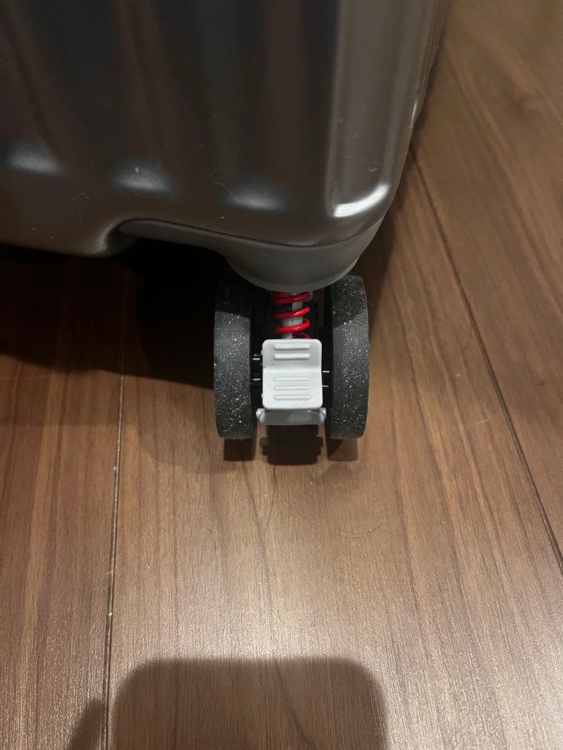 新品未使用！シルバーアルミニウムキャリーケース 100L TSAロック搭載