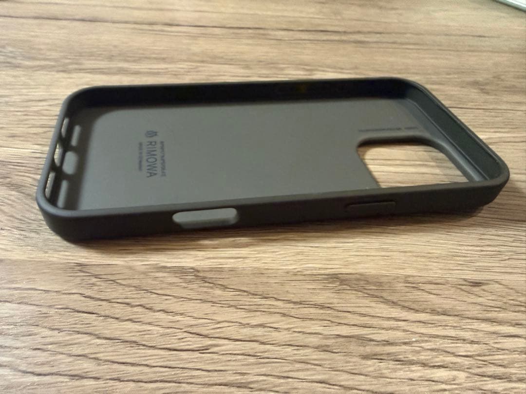 Rimowa iPhone 16 Pro Maxケース チタニウム