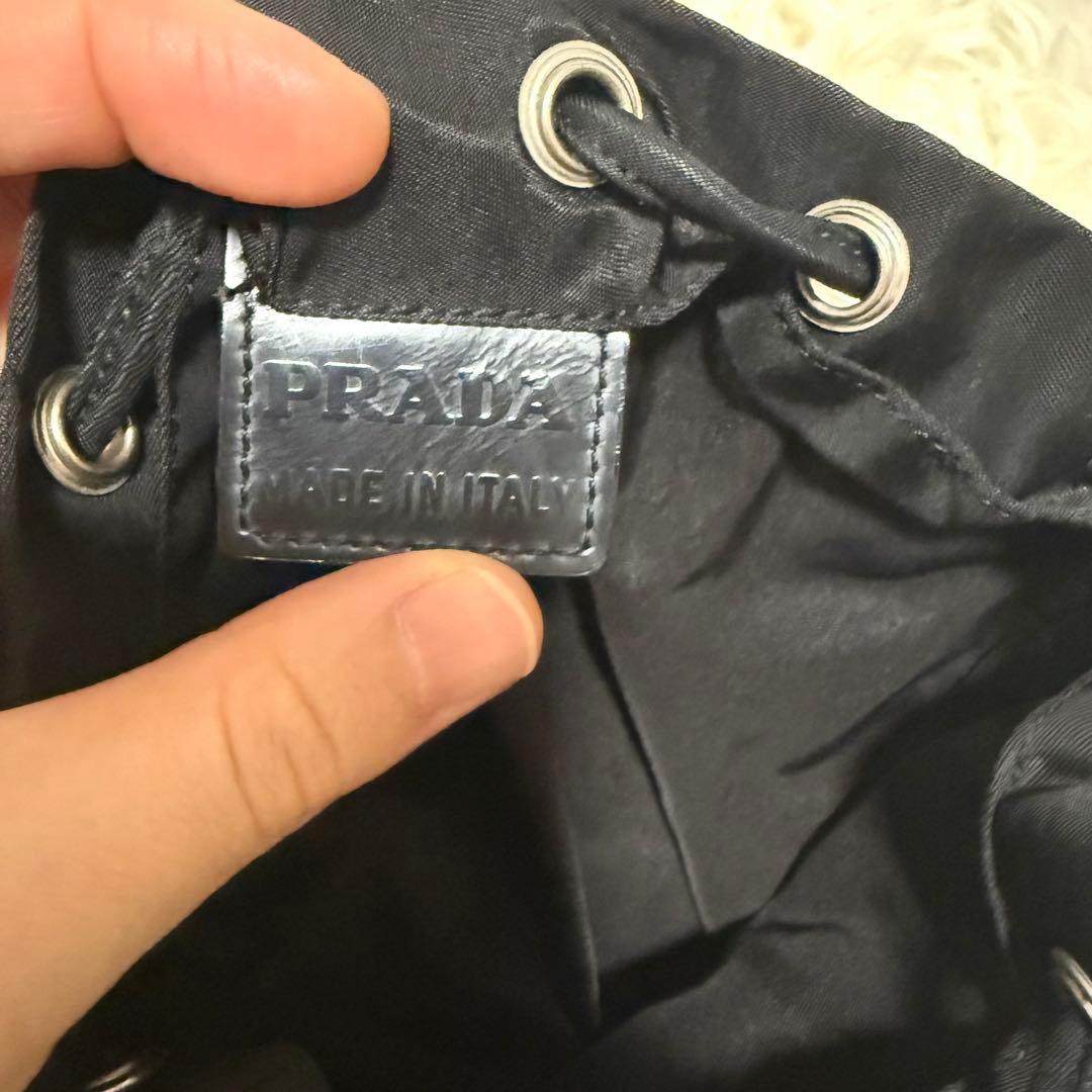 【美品】PRADA　プラダ　アクセサリーポーチ　巾着　三角プレート　ブラック