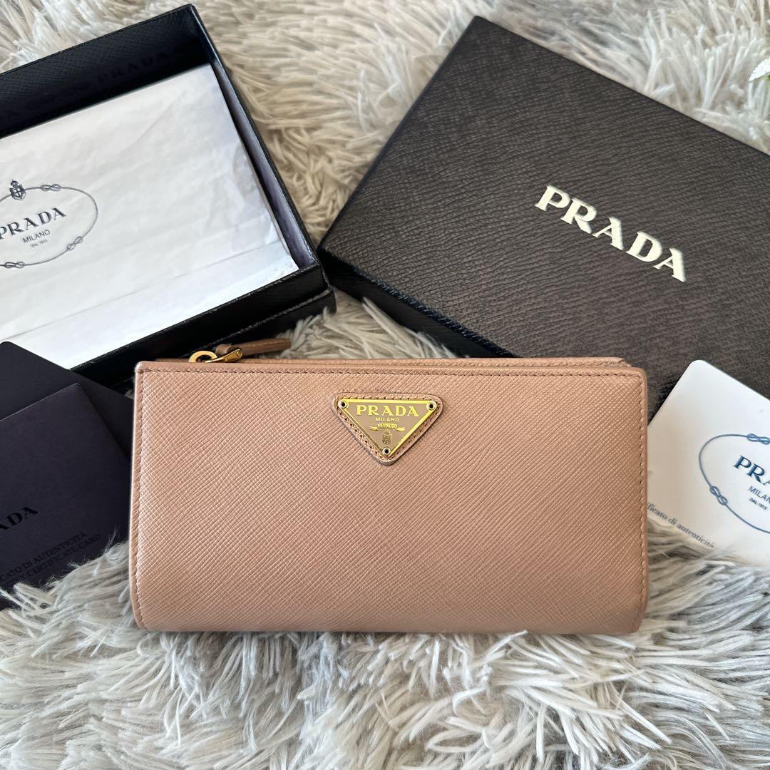 PRADA サフィアーノレザー 二つ折り財布 ベージュ - メルカリ