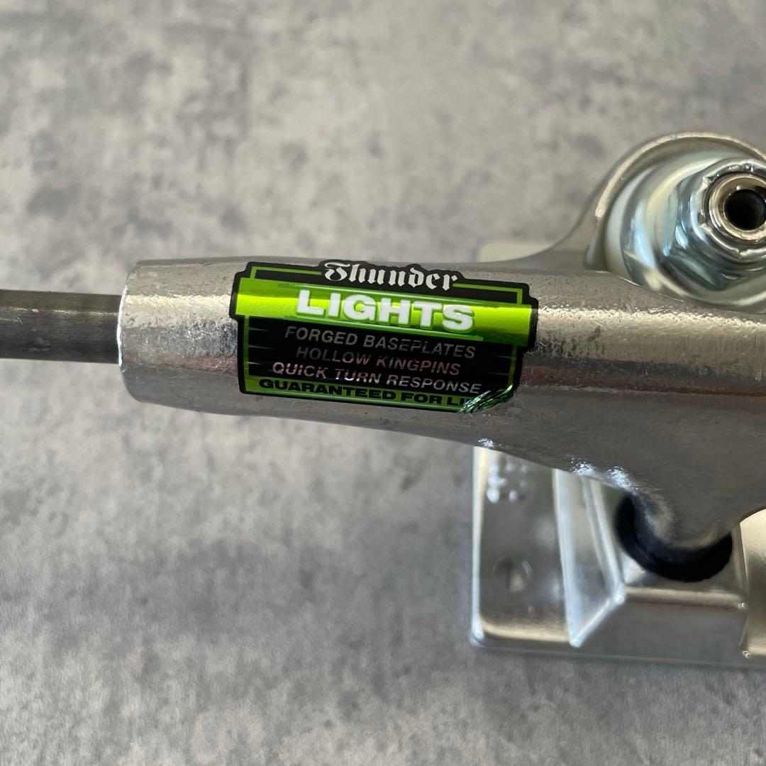 スケートボード THUNDER TRUCK LIGHTS 147HI Shane O'NEILL