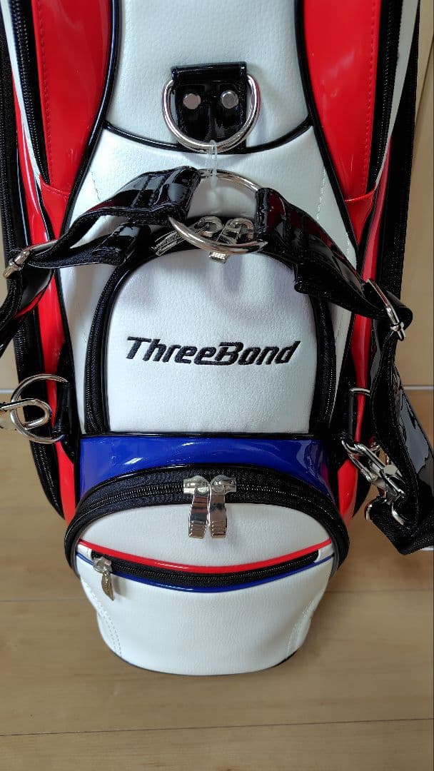 申ジエモデル　　ThreeBond キャディバッグ ホワイト/レッド/ブルー