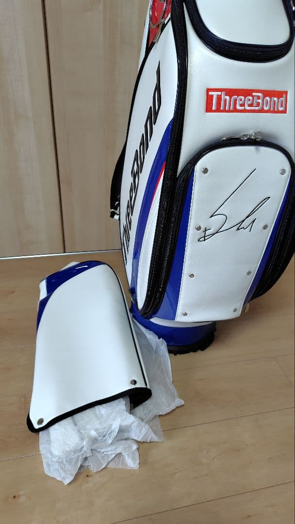 申ジエモデル　　ThreeBond キャディバッグ ホワイト/レッド/ブルー