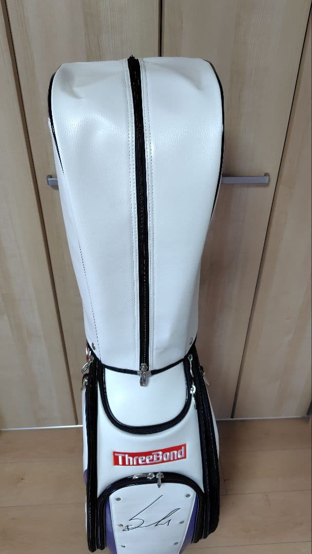 申ジエモデル　　ThreeBond キャディバッグ ホワイト/レッド/ブルー