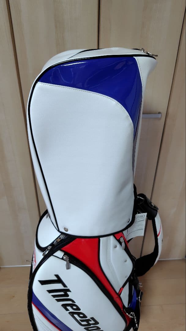 申ジエモデル　　ThreeBond キャディバッグ ホワイト/レッド/ブルー