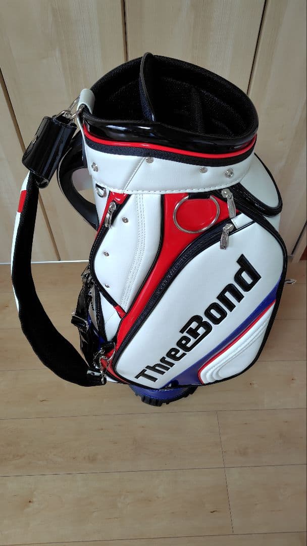 申ジエモデル　　ThreeBond キャディバッグ ホワイト/レッド/ブルー
