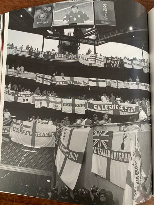 本 An England Fans' View of EURO 2004