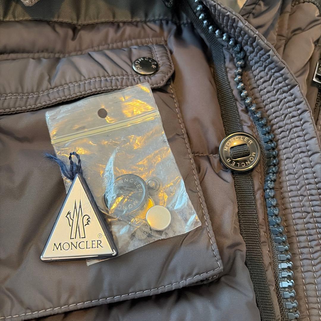 MONCLER フード付きダウンジャケット グレー