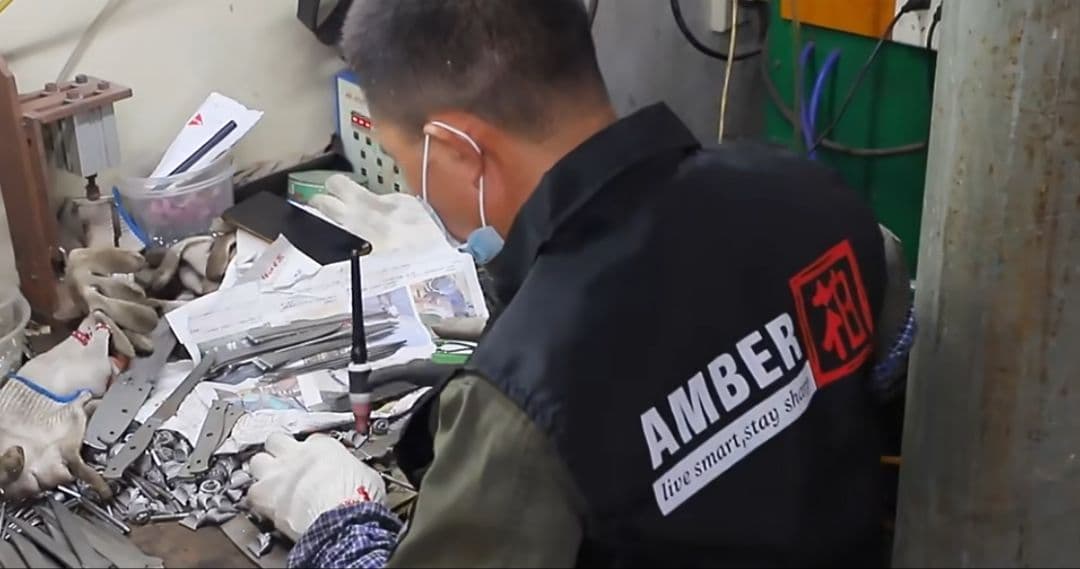 《新作》　V金10号　ダマスカス包丁　ハニカム模様・琥珀柄　剣型　牛刀　三徳